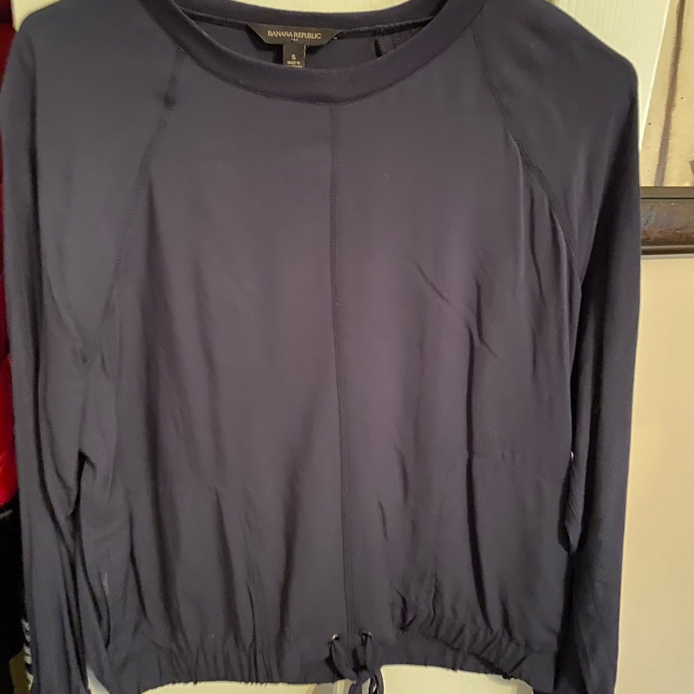 Navy banana republic top with tie at the bottom